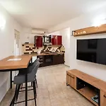 Apartment And Kudelik Trogir
