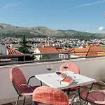 Apartment And Kudelik Trogir