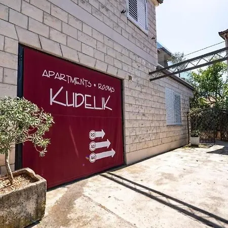 And Kudelik Lejlighed *
