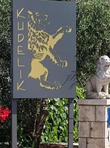 Апартаменти And Kudelik