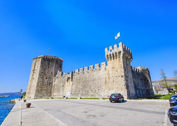 Apartment And Kudelik Trogir