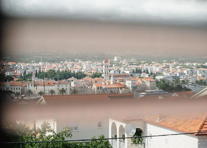 Apartment And Kudelik Trogir